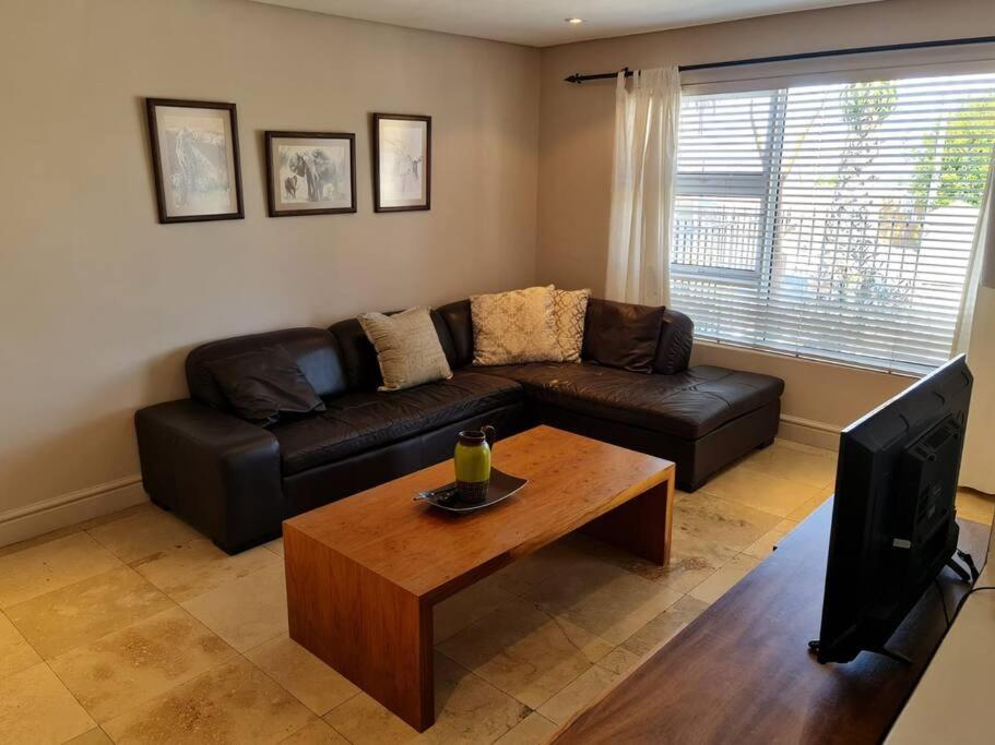 Palm Zicht Main 3 Bedroom Apartment *