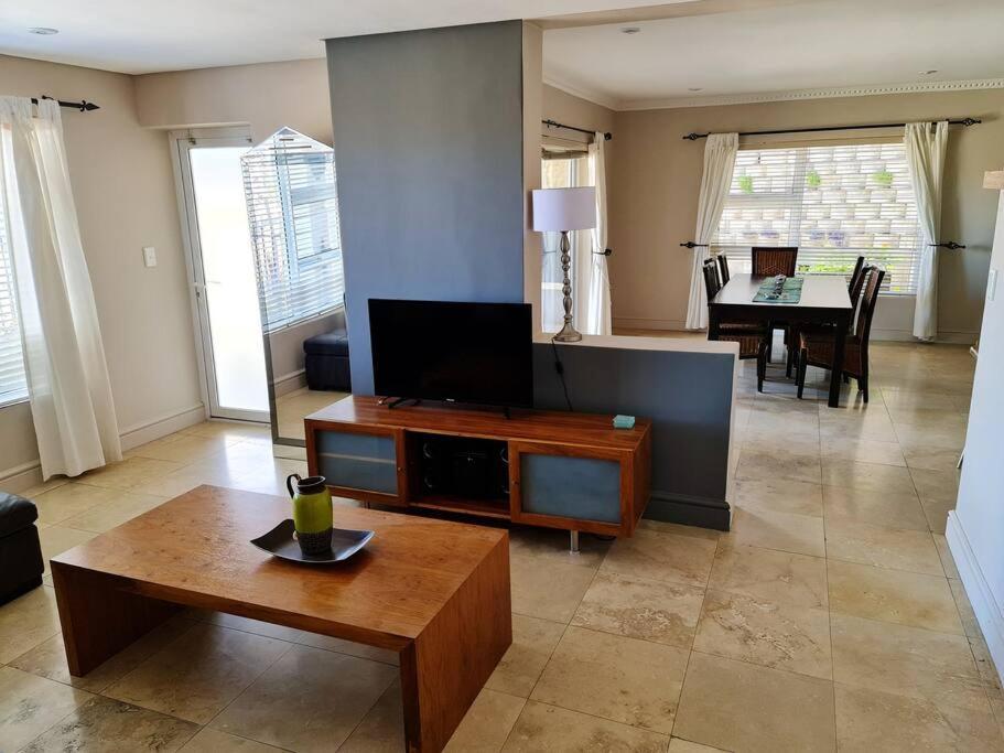 Apartment Palm Zicht Main 3 Bedroom Cape Town